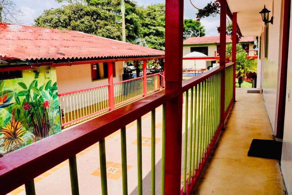 Finca Hotel El Laurel - Parque Del Cafe Монтенегро Екстериор снимка