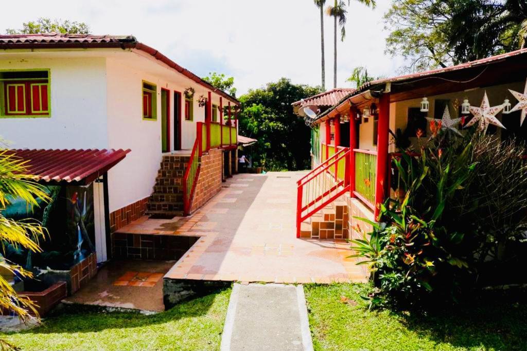 Finca Hotel El Laurel - Parque Del Cafe Монтенегро Екстериор снимка