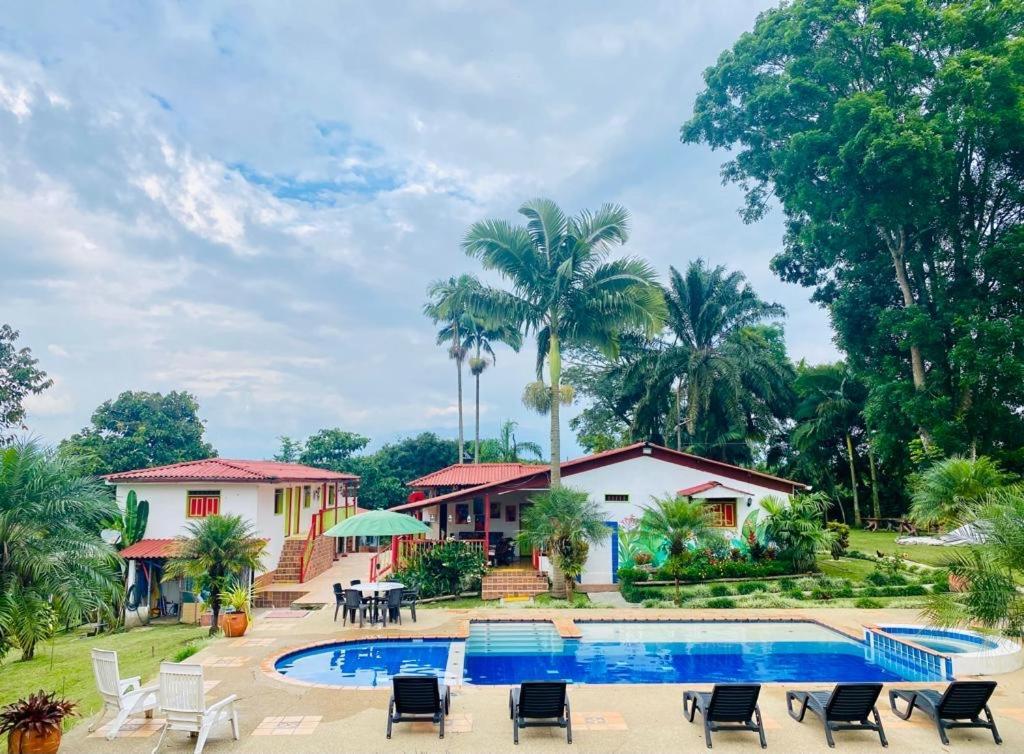 Finca Hotel El Laurel - Parque Del Cafe Монтенегро Екстериор снимка