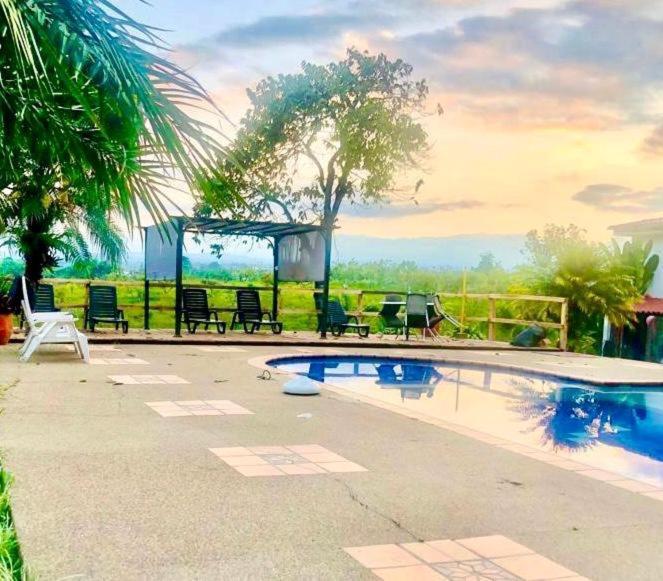 Finca Hotel El Laurel - Parque Del Cafe Монтенегро Екстериор снимка